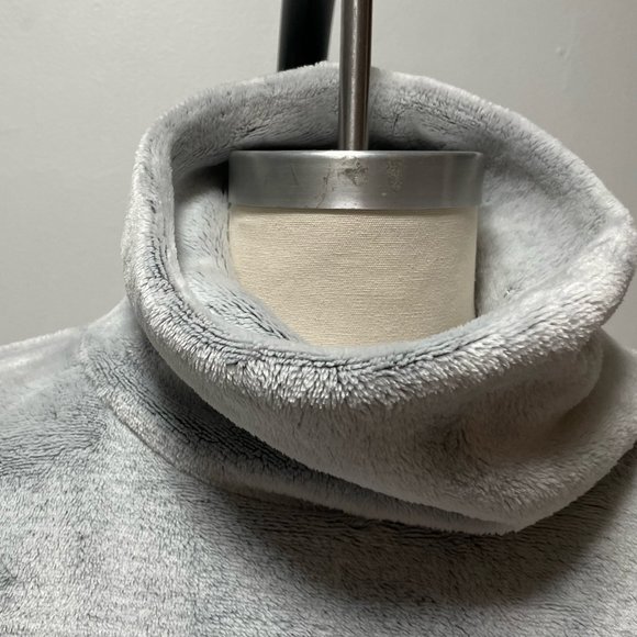 Cuddle Soft Plush Poncho – Silver Grey NWOT - Picture 4 of 7